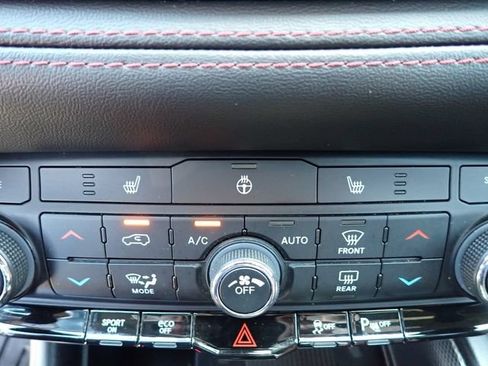 Used 2022 Dodge Durango R/T w/ Blacktop Package AWD/4WD image 22