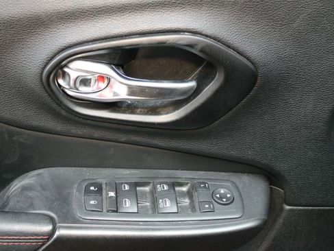 Used 2020 Jeep Cherokee Trailhawk w/ Comfort & Convenience Group image 17