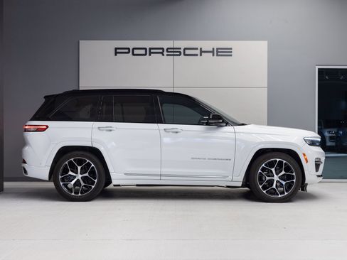 Used 2024 Jeep Grand Cherokee Summit AWD/4WD image 8