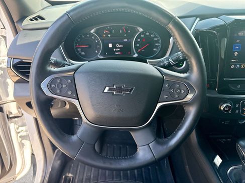 Used 2022 Chevrolet Traverse RS FWD image 11