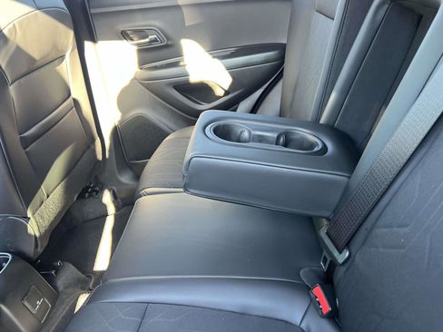 Certified 2022 Chevrolet Trax LT w/ LT Convenience Package image 12