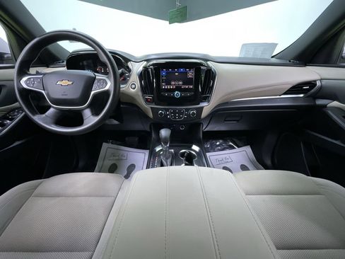 Used 2022 Chevrolet Traverse LS image 17