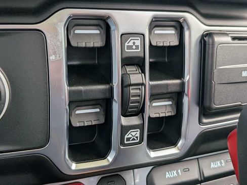 Used 2025 Jeep Gladiator Rubicon w/ Convenience Group AWD/4WD image 27