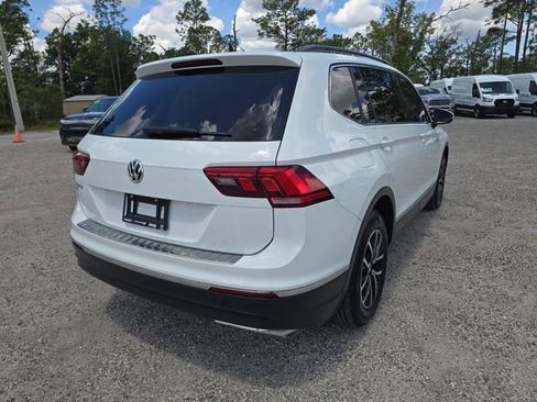 Used 2021 Volkswagen Tiguan SE w/ Panoramic Sunroof Package FWD image 4