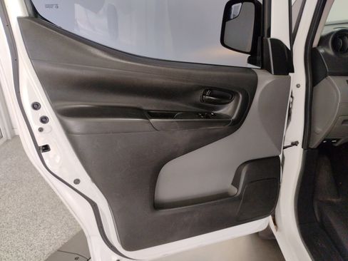 Used 2017 Nissan NV200 S image 46
