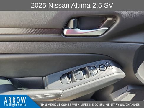 Used 2025 Nissan Altima 2.5 SV FWD image 21