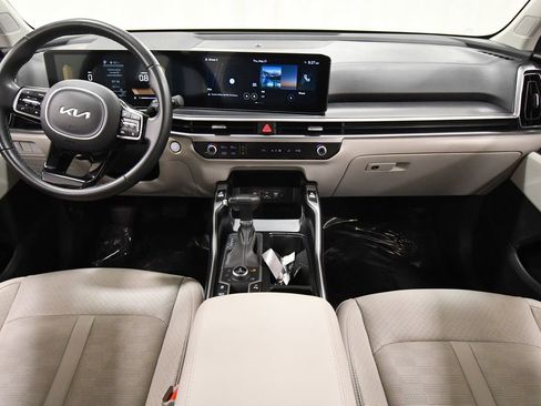 Certified 2024 Kia Sorento S w/ Panoramic Sunroof Package AWD/4WD image 3