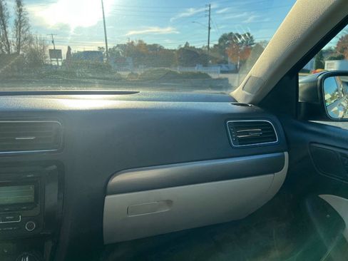 Used 2015 Volkswagen Jetta TDI S image 18