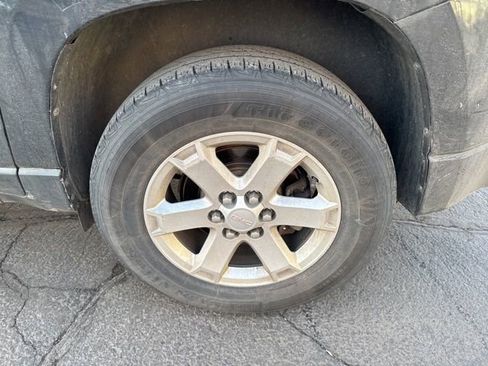 Used 2015 GMC Acadia SLE image 7