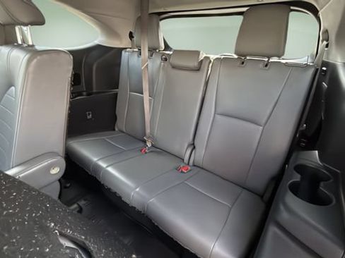 Used 2023 Toyota Highlander XLE FWD image 34