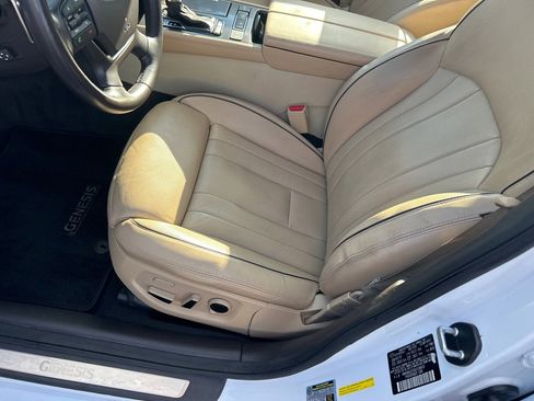 Used 2016 Hyundai Genesis 3.8 w/ Option Group 03 image 10