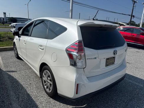 Used 2015 Toyota Prius V Four FWD image 7