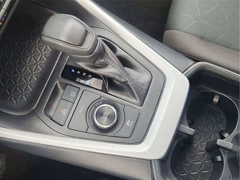 Used 2025 Toyota RAV4 XLE AWD/4WD image 15