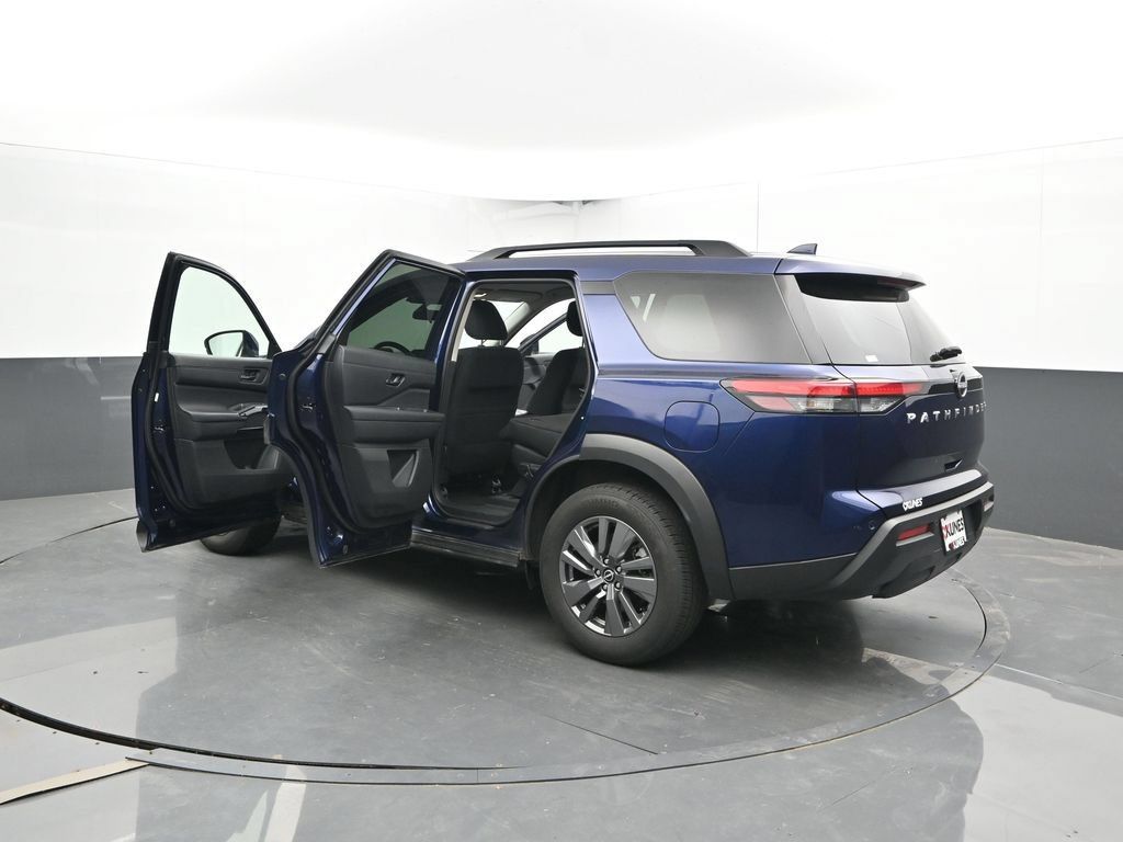 Used 2025 Nissan Pathfinder SV FWD image 54