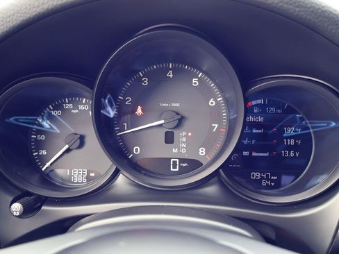 Certified 2025 Porsche Macan image 16