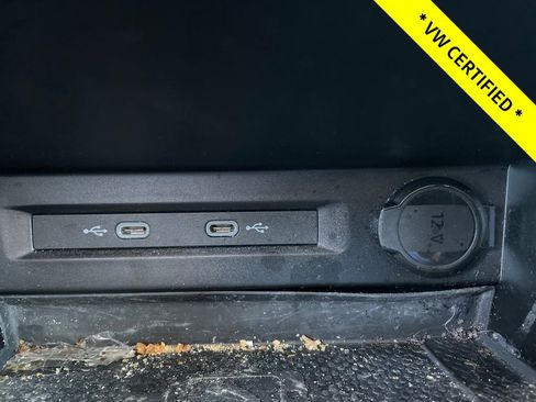 Used 2021 Volkswagen Tiguan SE image 17