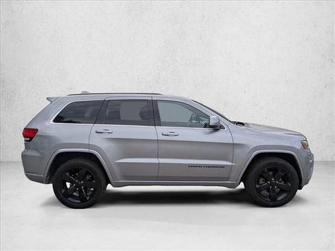 Used 2015 Jeep Grand Cherokee Altitude AWD/4WD image 4