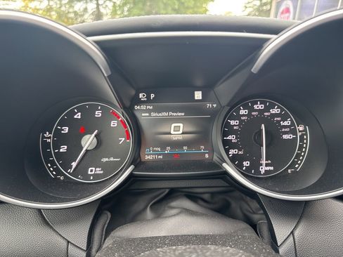 Used 2022 Alfa Romeo Giulia Veloce image 36