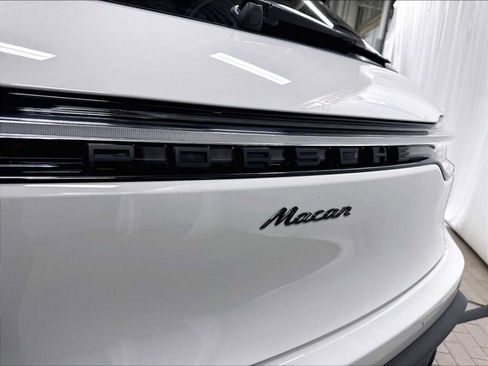 Used 2025 Porsche Macan AWD/4WD image 33