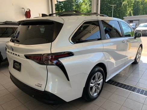 Used 2024 Toyota Sienna XLE w/ XLE Plus Package AWD/4WD image 19