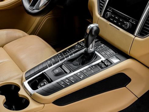 Used 2018 Porsche Macan image 23