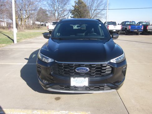 Used 2024 Ford Escape ST-Line image 2