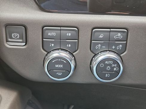 Used 2023 GMC Sierra 1500 SLT w/ SLT Premium Plus Package AWD/4WD image 21