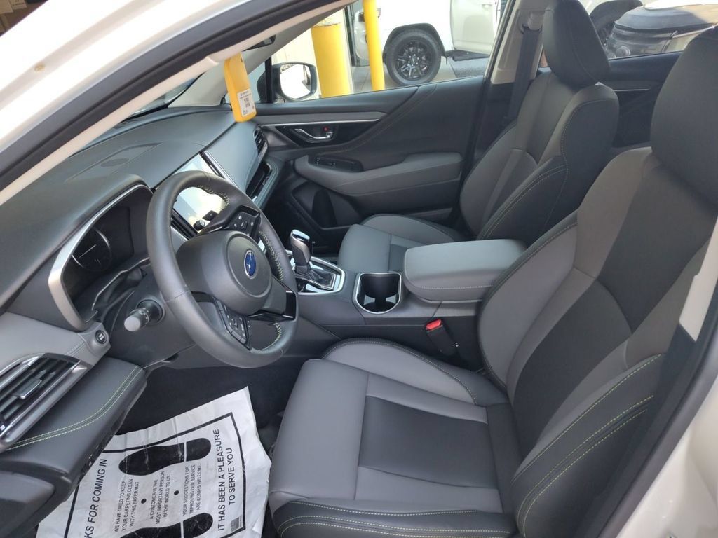 Used 2025 Subaru Outback Onyx Edition XT AWD/4WD image 3