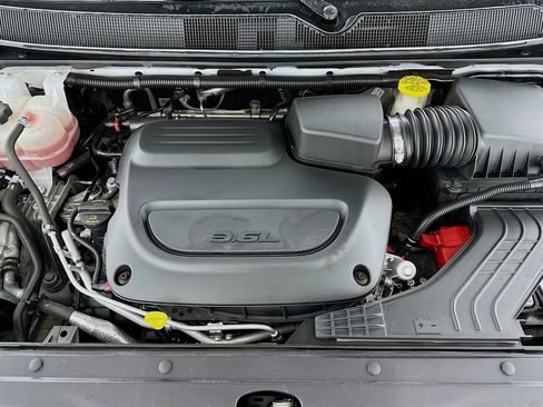 Certified 2024 Chrysler Pacifica Touring-L image 40