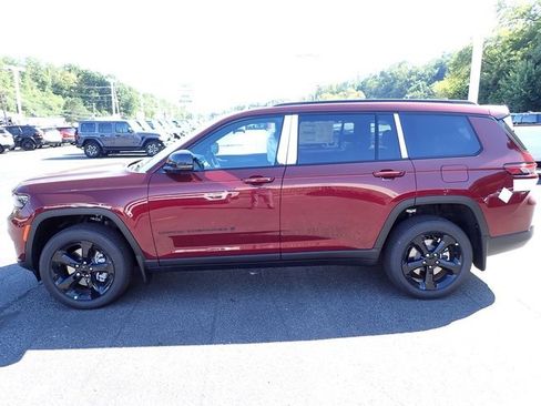 New 2025 Jeep Grand Cherokee L Altitude image 2