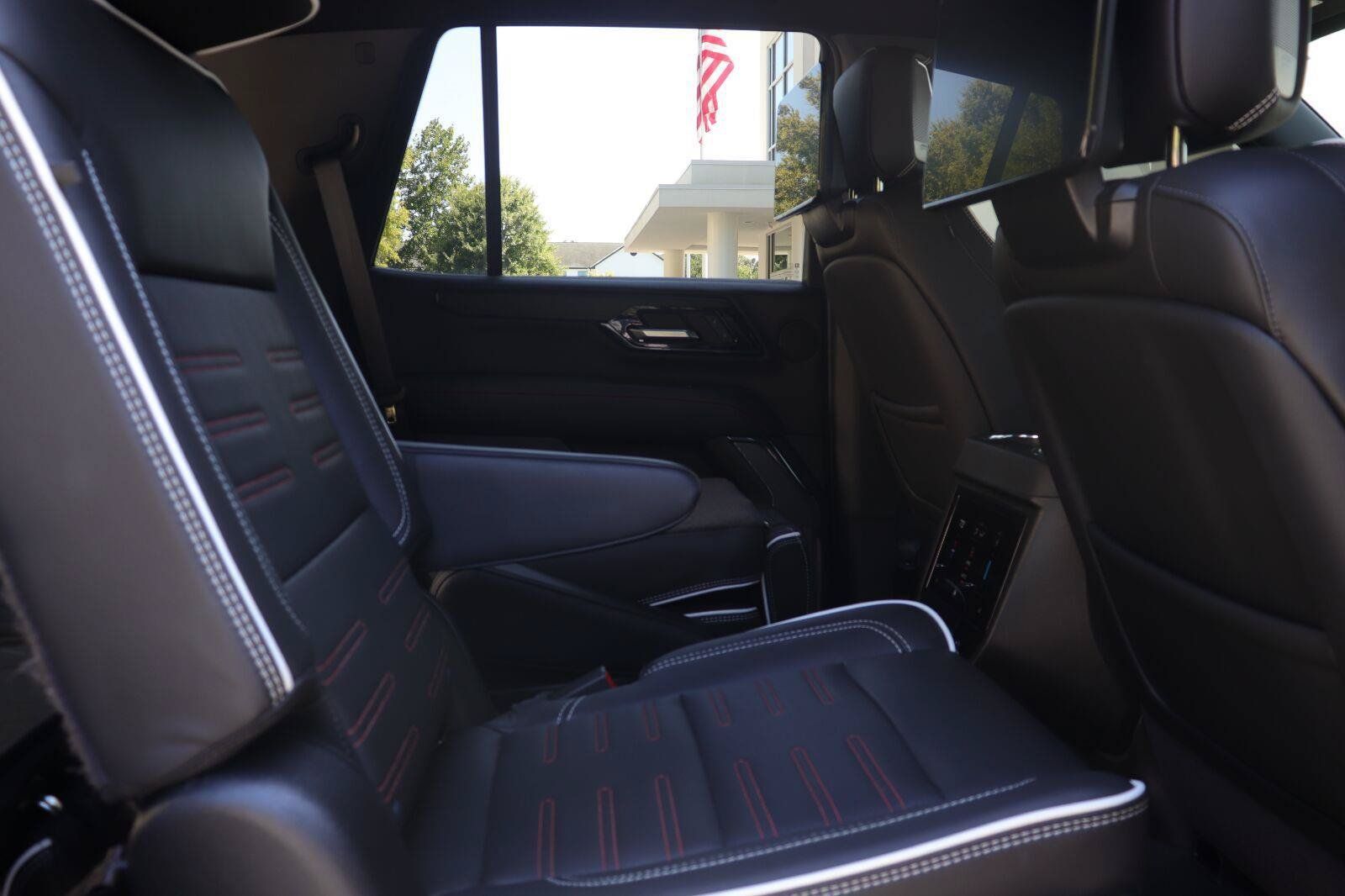 Used 2026 GMC Yukon AT4 Ultimate w/ LPO, Floor Liner Package AWD/4WD image 20