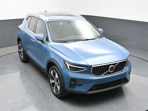 New 2024 Volvo XC40 B5 Plus w/ Protection Package Premier image 33