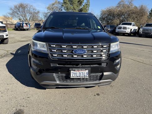 Used 2017 Ford Explorer Limited w/ Equipment Group 301A image 8