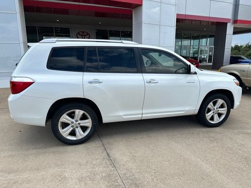 Used 2010 Toyota Highlander Limited w/ Extra Value Pkg 7 FWD image 8