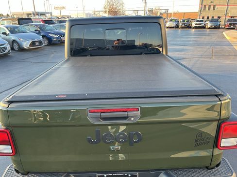Used 2022 Jeep Gladiator Willys image 38