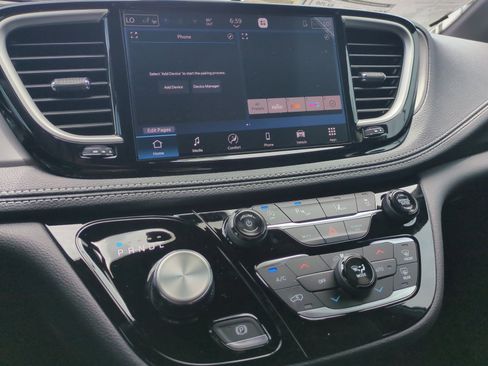 New 2026 Chrysler Pacifica Select FWD image 12
