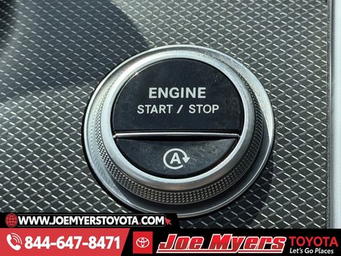 Used 2025 Mercedes-Benz C 300 Sedan image 21