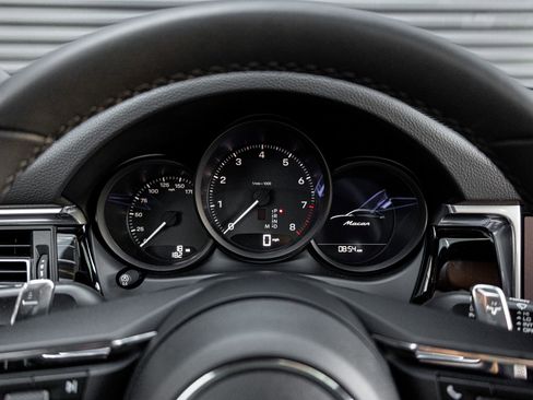 New 2026 Porsche Macan image 18