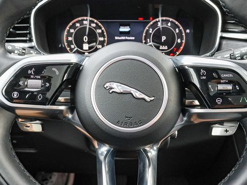 Used 2025 Jaguar F-PACE R-Dynamic S image 33