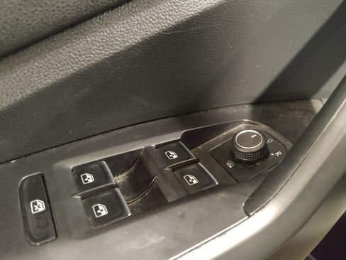 Used 2024 Volkswagen Jetta SE FWD image 27