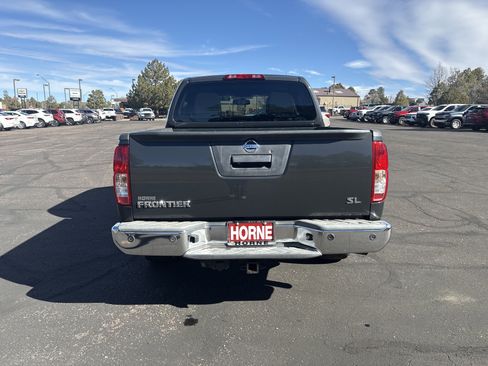 Used 2013 Nissan Frontier SL w/ Moonroof Pkg image 9