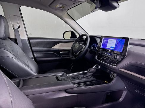 Used 2025 Toyota Grand Highlander Limited image 38