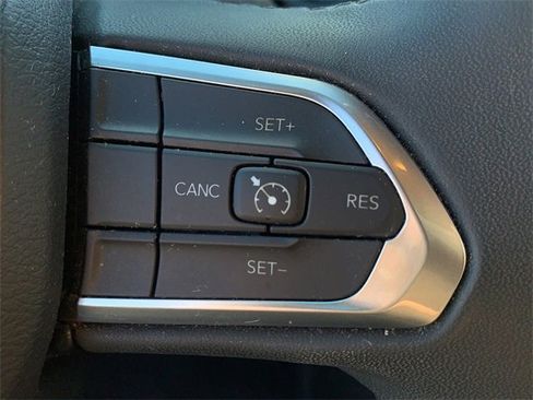 Used 2024 Jeep Compass Latitude image 27