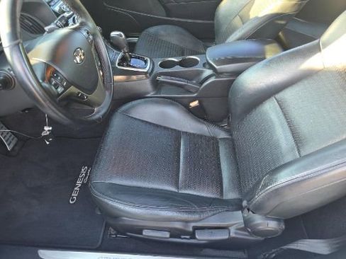 Used 2013 Hyundai Genesis 3.8 image 9
