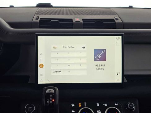 Used 2025 Land Rover Defender 110 X-Dynamic SE image 25