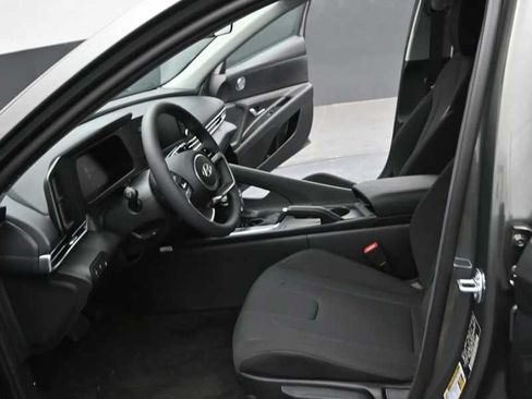New 2026 Hyundai Elantra SE FWD image 16