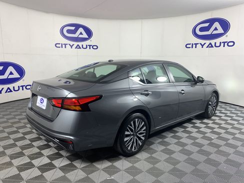 Used 2025 Nissan Altima 2.5 SV FWD image 3