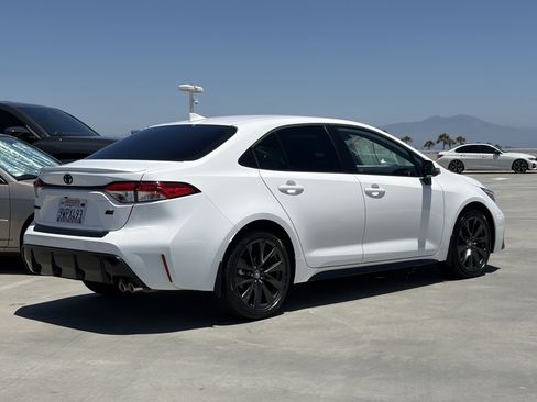 Certified 2025 Toyota Corolla SE FWD image 3