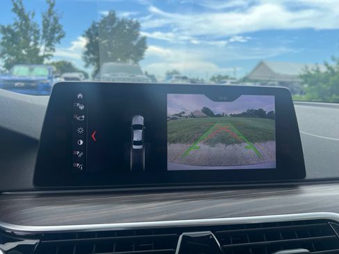 Used 2017 BMW 530i RWD image 9