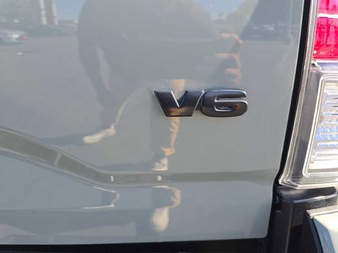 Used 2022 Toyota Tacoma TRD Sport image 14